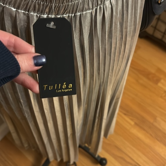 Metallic Pleated Shirt NWT - Picture 4 of 5